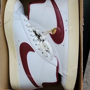 Nike Wmns Blazer Mid '77 SE "Sisterhood"